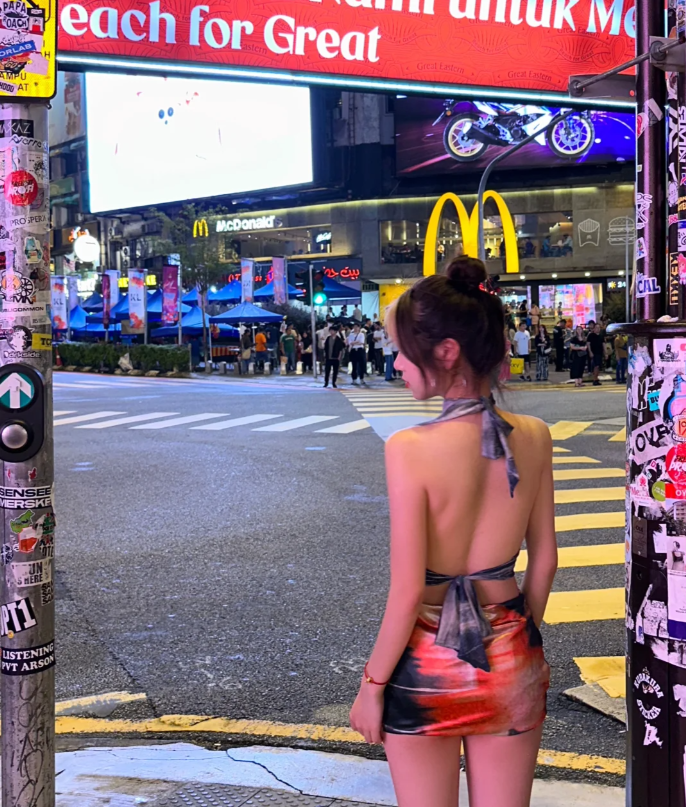 不发生点烂事，
永远看不清身边人的模样。