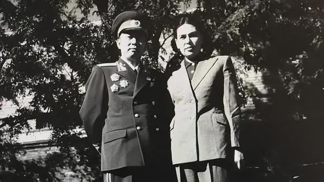 主席问刘亚楼你妻子在做什么听到回答主席流泪不许再说这种话