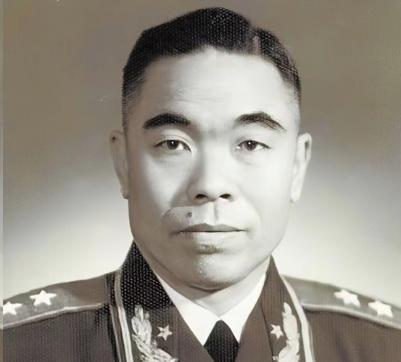 1955年，授衔仪式结束后，曾泽生流着泪说道：“感谢彭老总，是他让我赢得了中将的