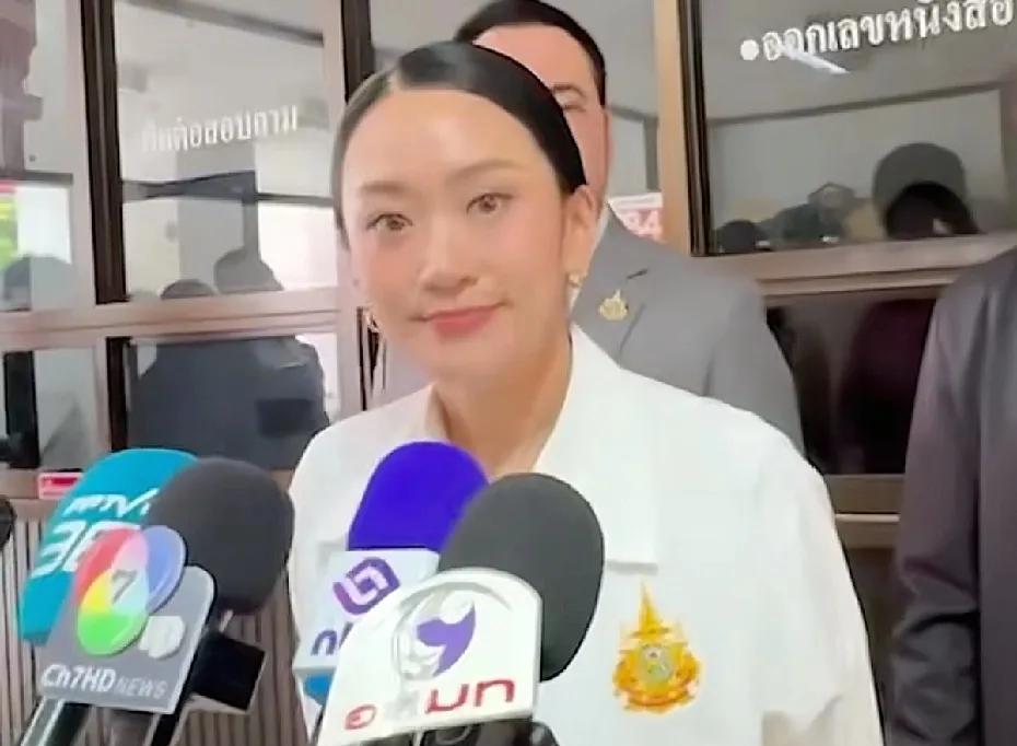 佩通坦真的是为泰国操碎了心，原本想和平解决泰国和柬埔寨的分歧，私底下跟洪森沟通，