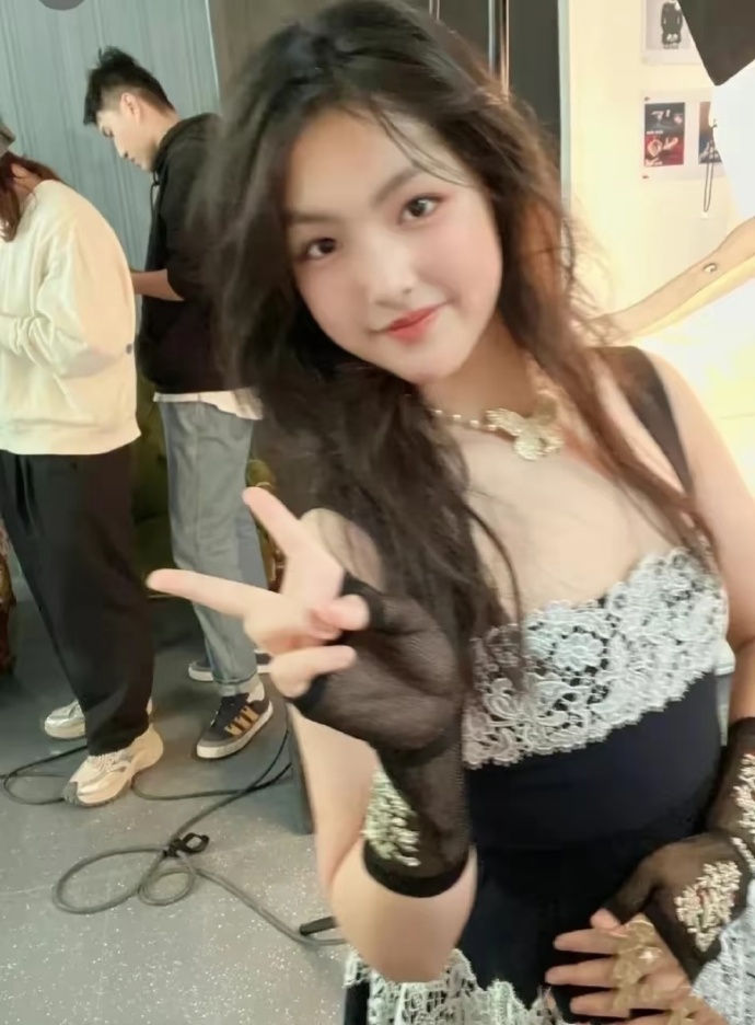 果然富养的孩子就是不一样！
王诗龄小时候总被吐槽没遗传到妈妈的优点，如今长大蜕变