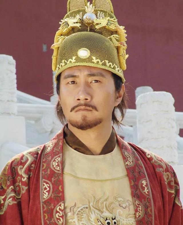 “你走！坐上朕的御驾，离京越远越好！”  朱元璋沉声说道。



洪武二十五年，