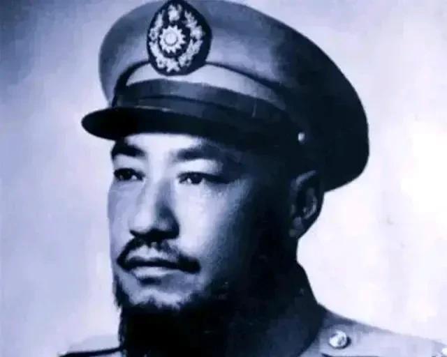 1958年，青海“土皇帝”马步芳偷偷在亲侄女喝的水里下了药，迷晕了她。不曾想，就