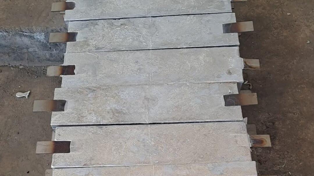 海水环境中铝合金阳极的活化机制是什么？