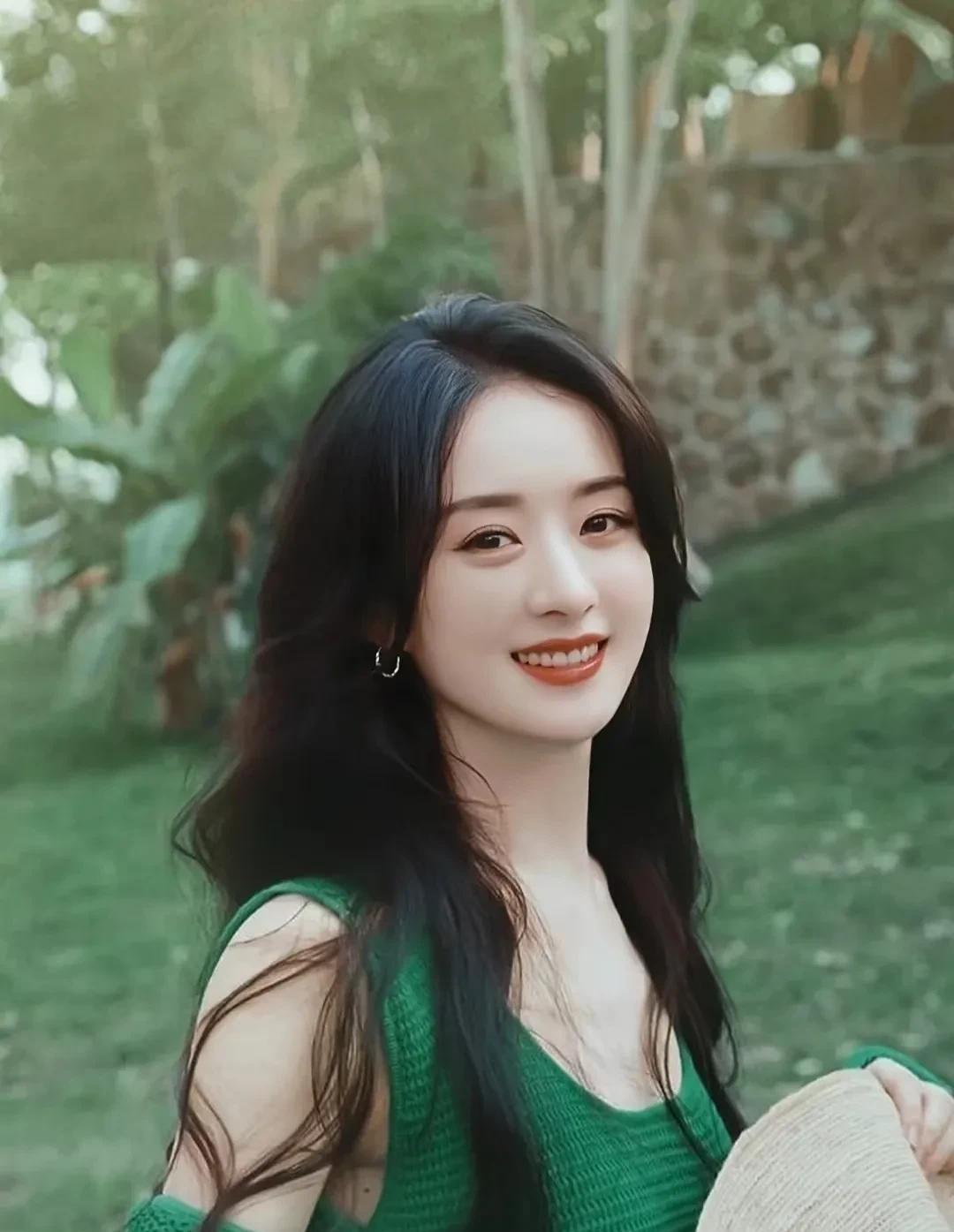 吃完赵丽颖的恋情瓜
我只想说所有粉丝都可以把心放在肚子里
因为曾经冯绍峰在节目中