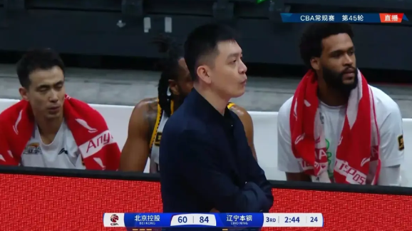 辽宁本钢队主帅杨鸣真是一位特别严谨的好教练！在今天进行的辽宁本钢和北京控股的比赛