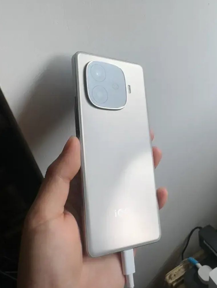 iqoo z9 Tubo+现在只要1709，这是搭载天玑9300+芯片和6400