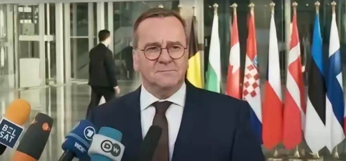 【德国防长称必须支持乌克兰打赢俄乌战争，绝不能让强权战胜公理】
德国看守内阁国防