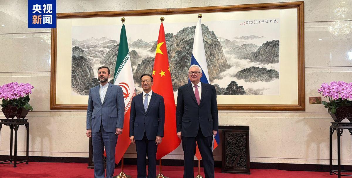 石油换军舰？伊朗司令登上052D，两款型号能买单，中国成最大赢家
就在数日前，我