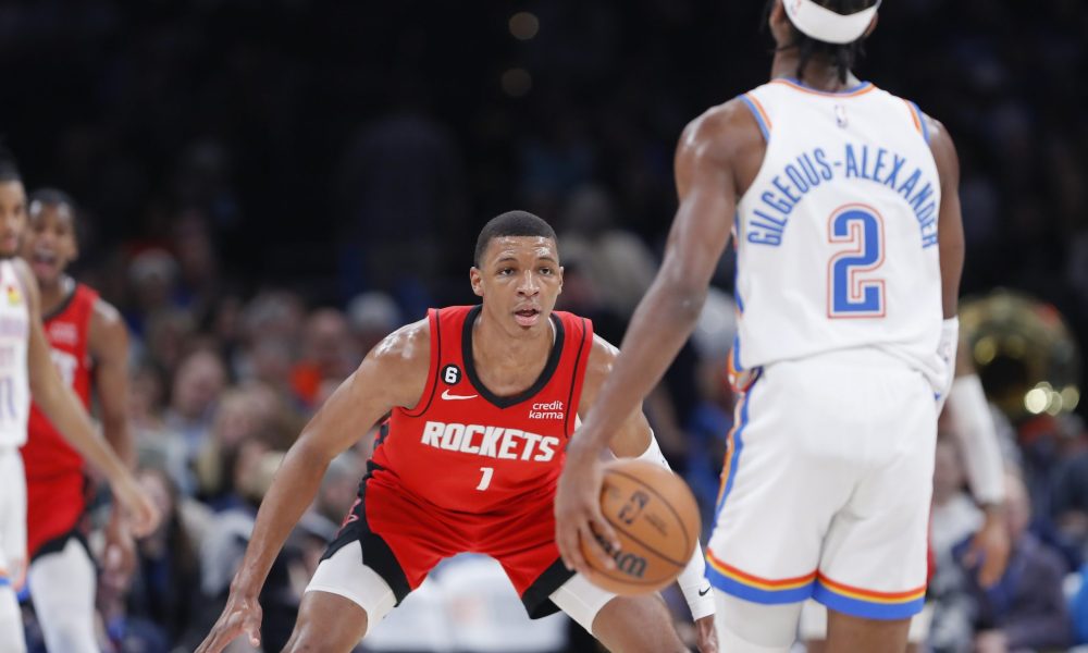 最近3场比赛，火箭队的前锋小史密斯三分球15次出手，只命中了2球，甚至他的命中率