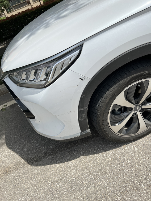 刮蹭4儿子店
刚去问了下4儿子店，要喷漆一共要价1350，这该怎么办！