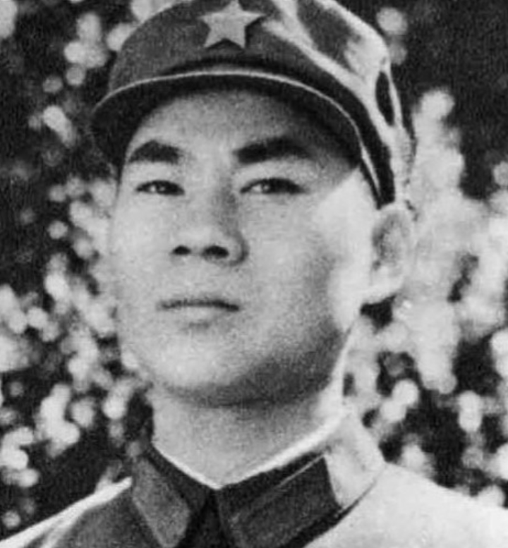 1979年，我军边防战士在巡逻时，发现了一个浑身破烂、手脚磨损溃烂的人，身上竟然