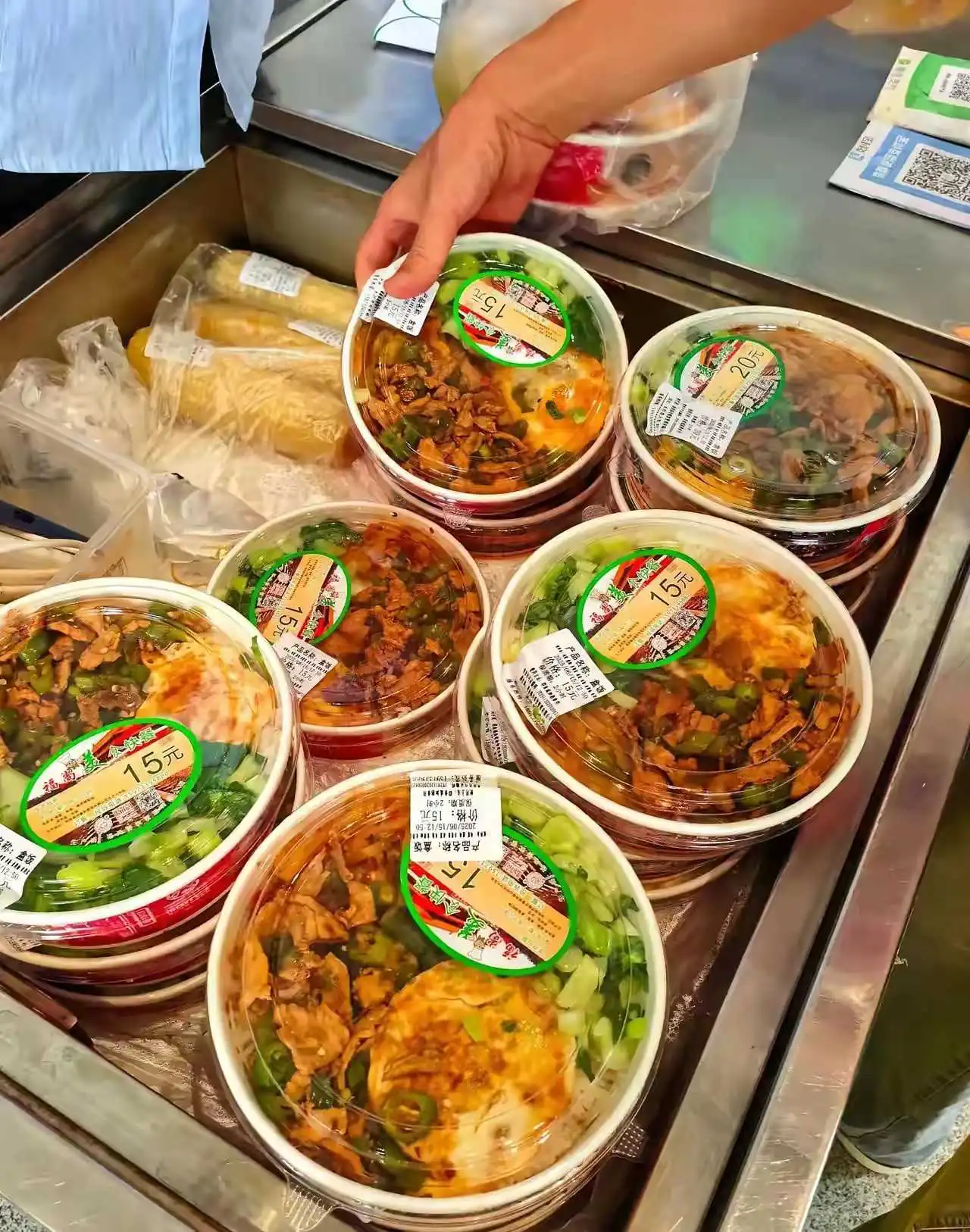 这个火车站盒饭才15元，网友们猜猜这是哪个火车站？