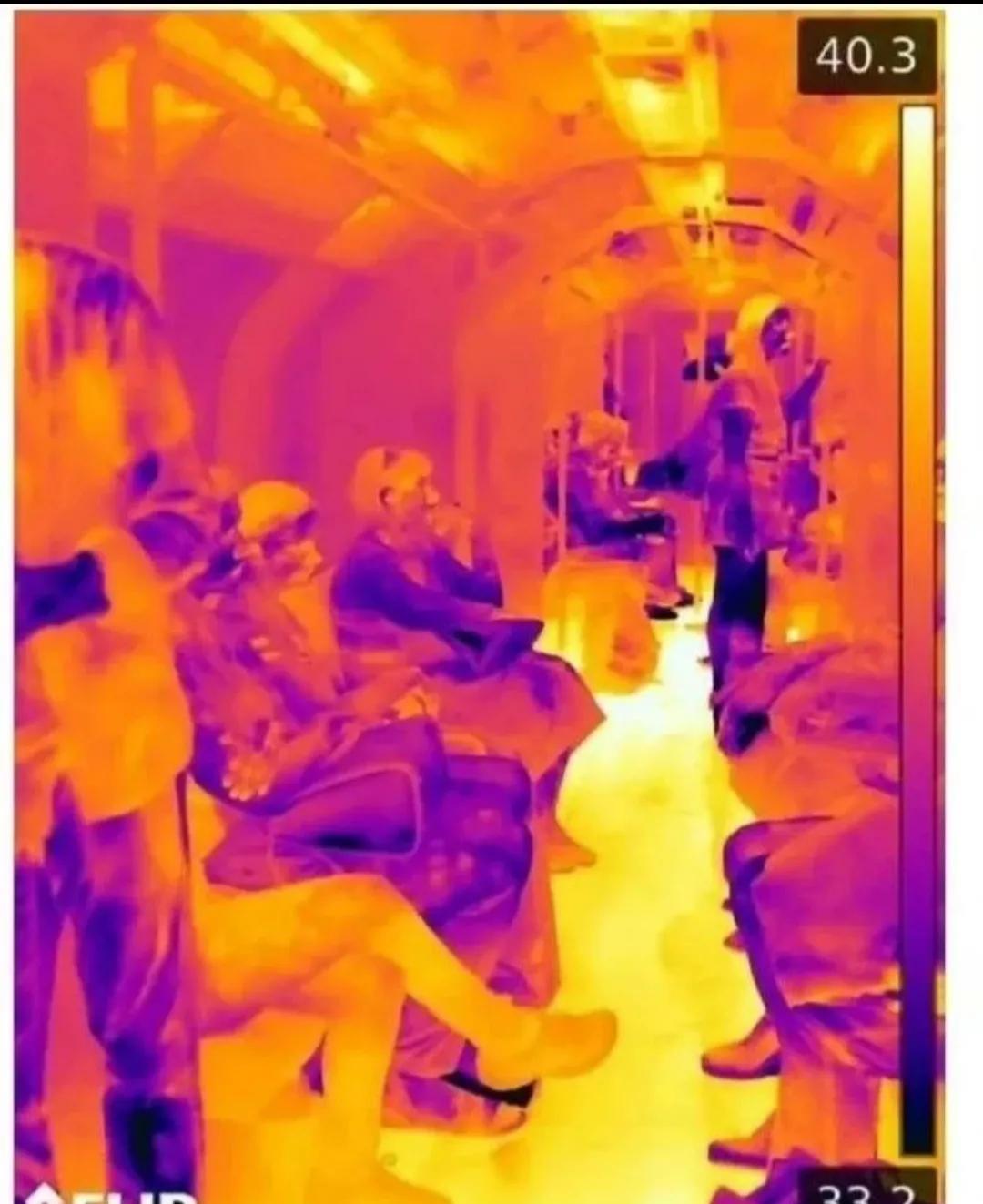 是英国人抗热并且文明？
伦敦地铁车厢内40多度了，地铁公司很坦诚，告知公众：耐心