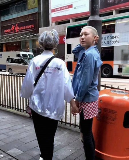 吴卓林：被妈妈虐待 爸爸不认 同性伴侣抛弃的成龙女儿