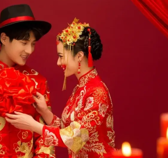 女儿就要订亲了，过几天和亲家见面，昨晚，我问闺女:“聘礼咱要多少啊？”

闺女说