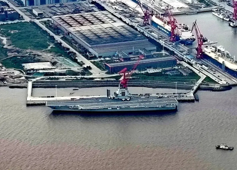 昨日，中国海军南海舰队又增加了4万吨级别的水面舰艇，舰队的排水量吨位又进一步增加