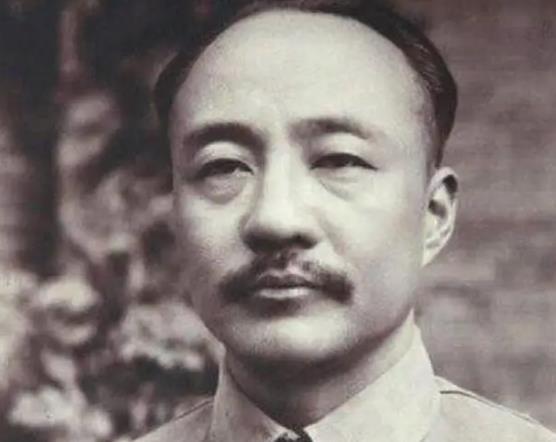 民国初年，李烈钧看上了好兄弟龚永的夫人华世琦。一天，李烈钧给了龚夫人2万大洋，说