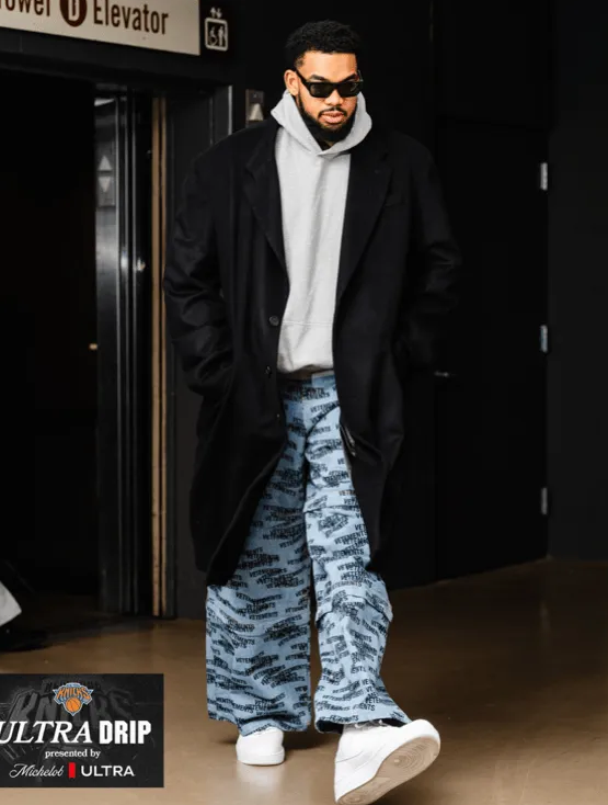 NBA常规赛，尼克斯将主场迎战魔术。
尼克斯官媒更新了动态，晒出了入场照与球迷分