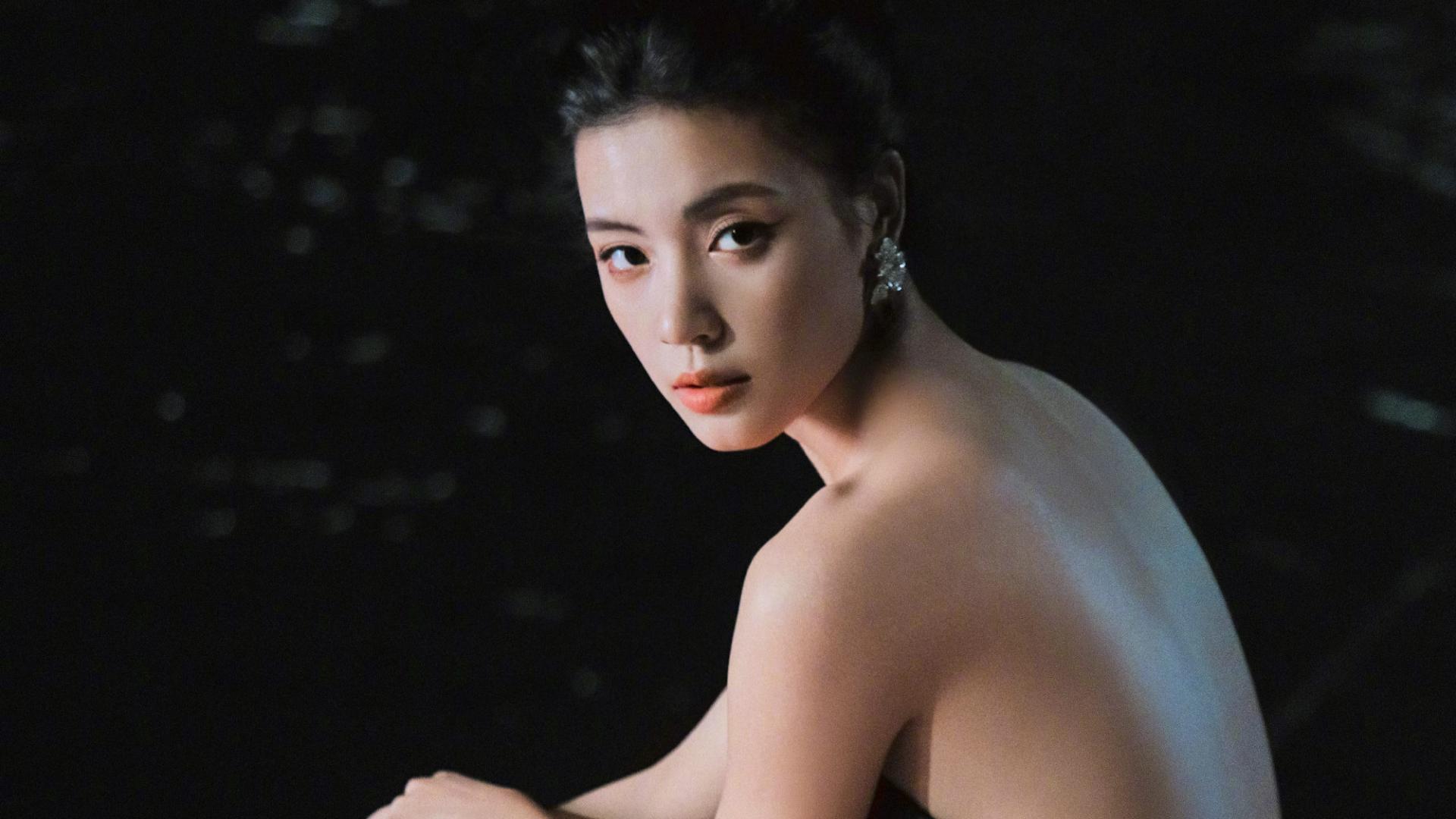 赵天爱：艳压群芳！