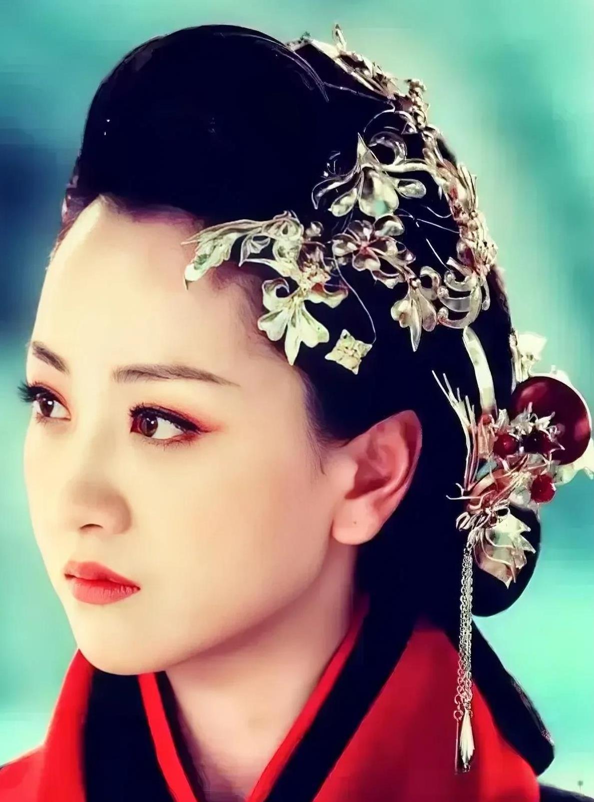 霍光死后，汉宣帝下令将密谋造反的霍家灭族。皇后霍成君哀求说:“陛下就看在父亲的面