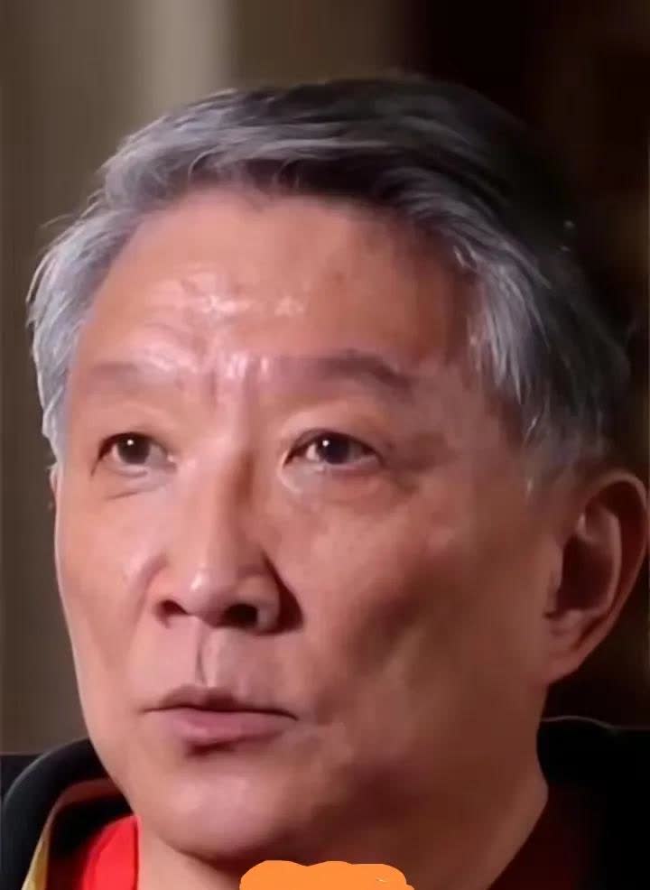 宫公今年六十八，
耳不聋来眼不瞎，
红光满面精神好，
一脸严肃让人怕。
