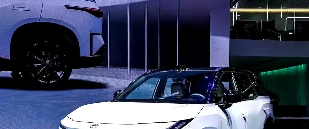 一觉醒来，国内车企竟然出现了如此现状：一超三强五霸：一超：必须是比亚迪三强：奇瑞