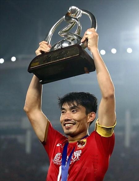 张璐直言，中国足球处于历史最低谷，到2038年才会好。
网上国足换帅人选频出，申