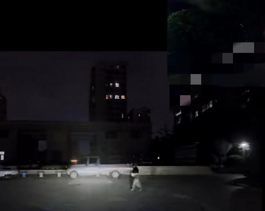 这辆车瞬间回本了！9月13日，安徽一男子开车回家，进小区的一瞬间一个小男孩从车头