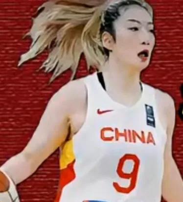 凌晨三点突然更新	
只有一行字:
“现在不是可以随意用权威
压制人的时代。”
这