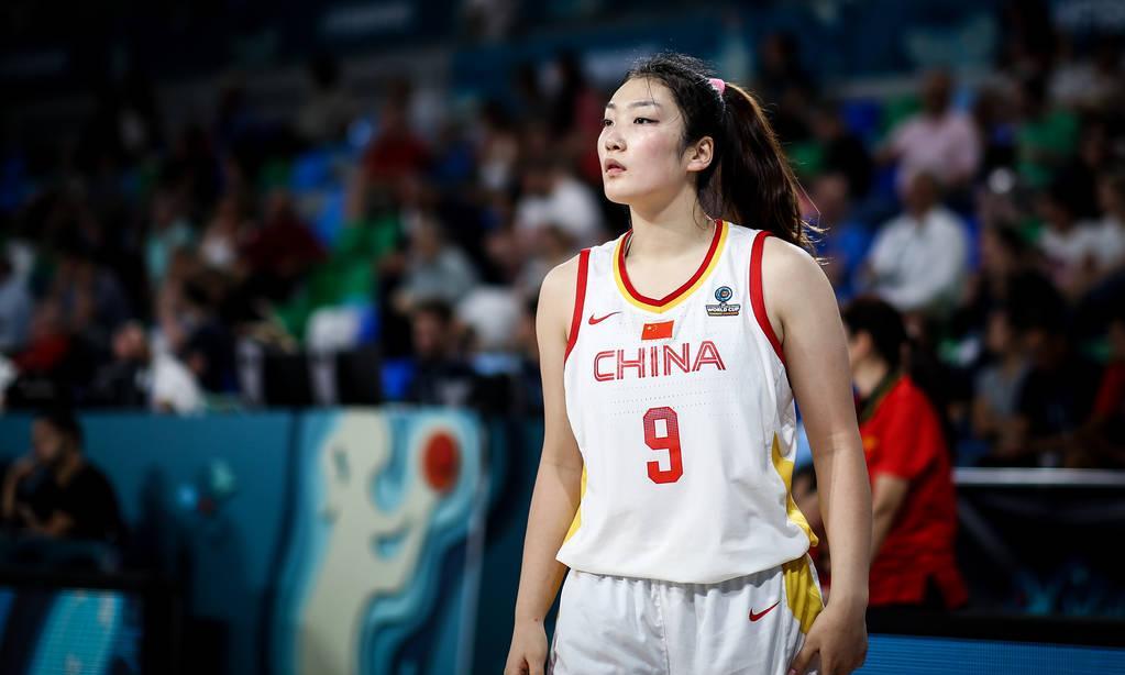 中国女篮10大美女金花一览；
1；李梦30岁，1995年出生，1.82米；
2；
