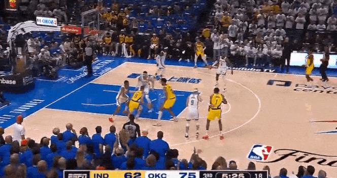 卡莱尔投诉裁判！
NBA媒体人透露：步行者客场输掉比赛后，主教练卡莱尔非常生气，
