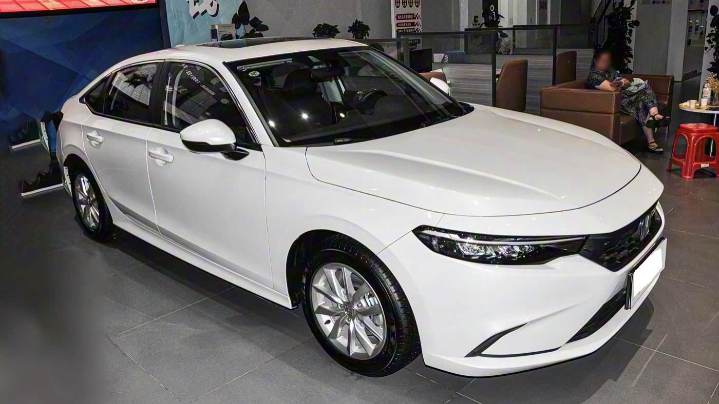 适合手动挡爱好者！本田这款轿跑外观动感还很亲民，搭载1.5T+6MT