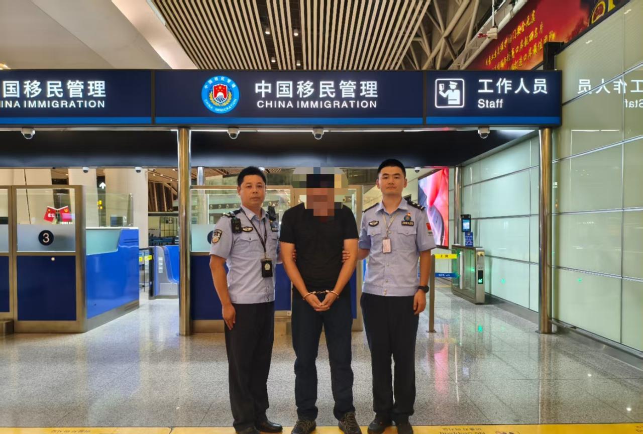 #NIA一线直击#【湖南长沙：抓获1名网上在逃人员】6月18日，湖南边检总站长沙