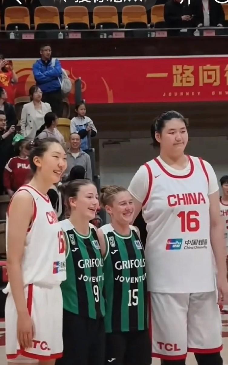 女篮具备世界级球星，目前只有4人
张子宇，今年也只有18岁，身高2.26，可真篮