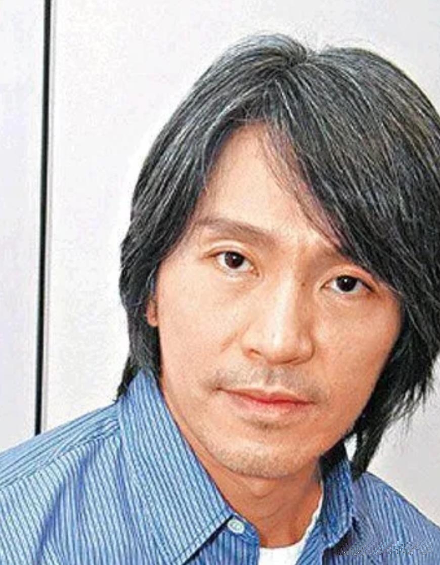 周星驰的人物关系

1、母亲，凌宝儿，84岁，担任公司董事

2、姐姐，周文姬，