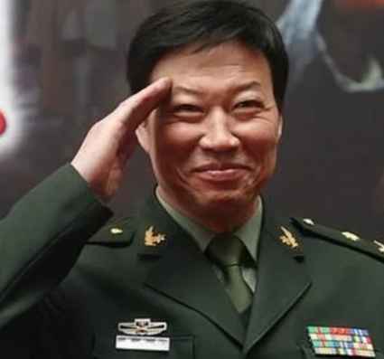 当年，“春晚笑星”魏积安出名之后，家里经常来很多农村亲戚，一住就是好几天。妻子董