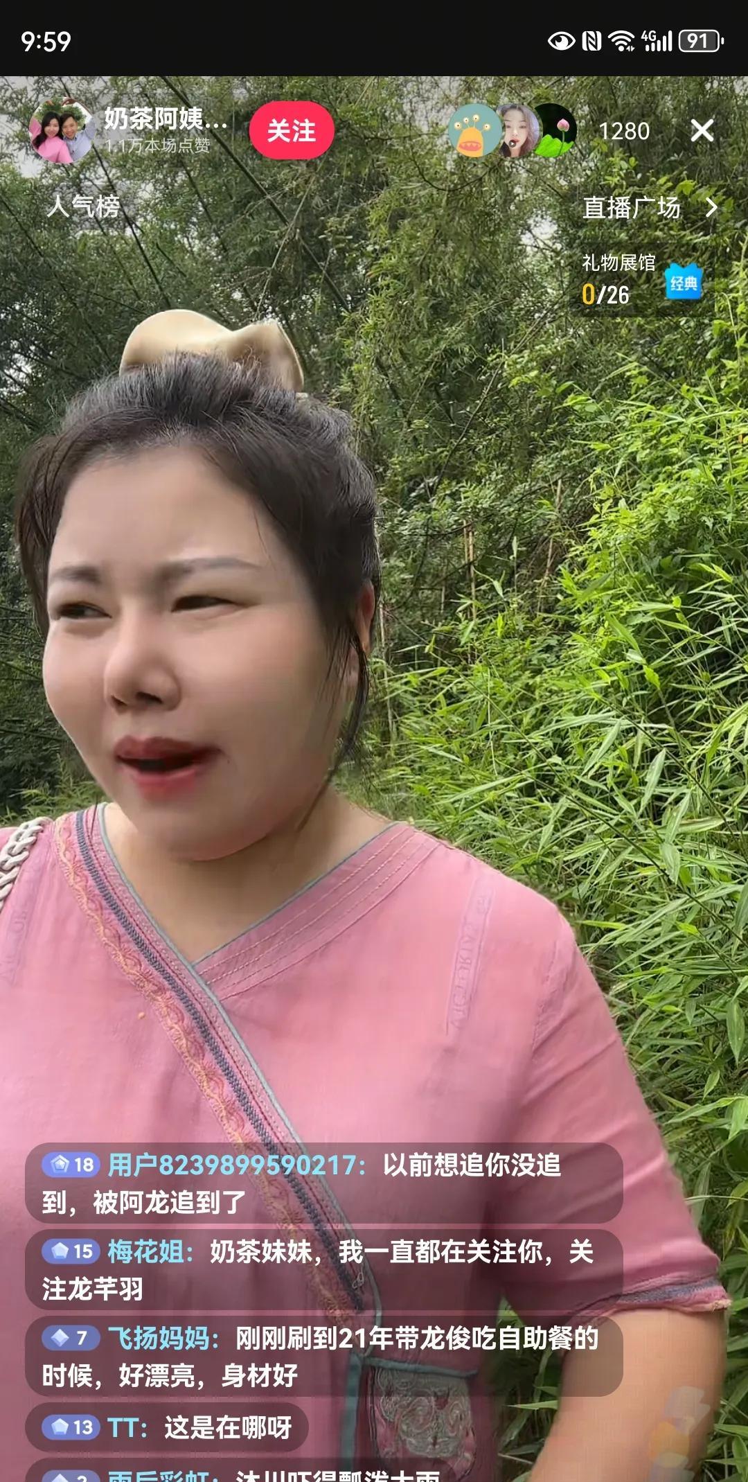 奶总现在对更新视频是一点动力都没有，直播卖货倒是挺卖力。
视频收益下降，这些网红