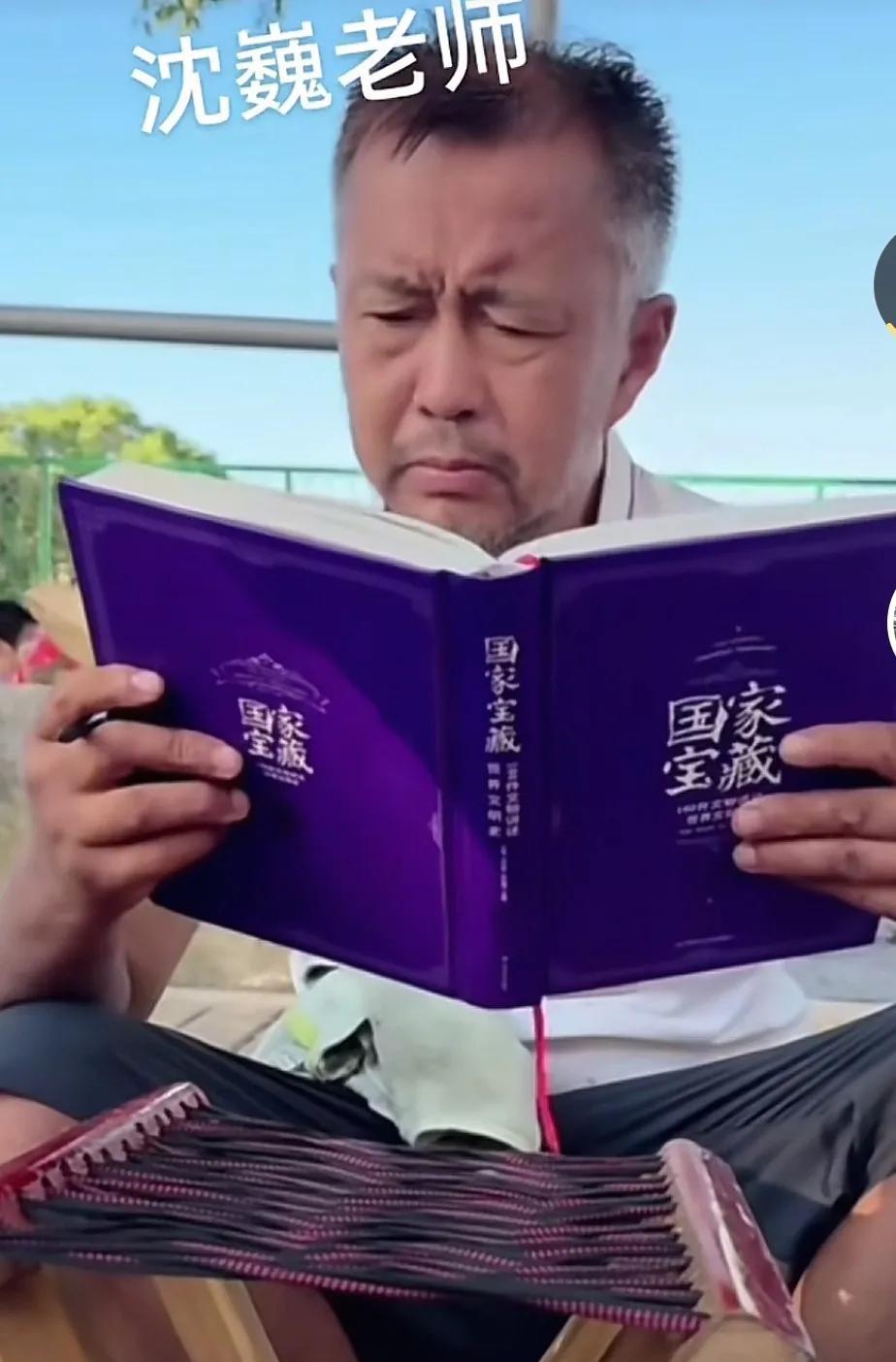 有人问沈老师：陈佩斯和赵本山谁是小品之王？
沈老师面对这样二选一的问题，一般不会