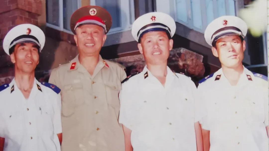 缅怀作曲家铁源：一曲师歌成追忆，阳刚乐章铸永恒