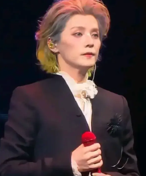 发现最近一股妖风，一些不男不女流量小生又活跃起来，从不追星也不贬低这些所谓的名人