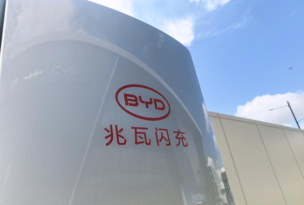 17年刚买电车的时候，60kw的桩都不多，现在1000kw都各处上线了。
那时候