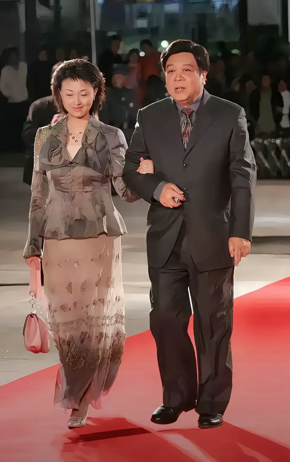 你能说出和赵忠祥走红毯女士名字吗