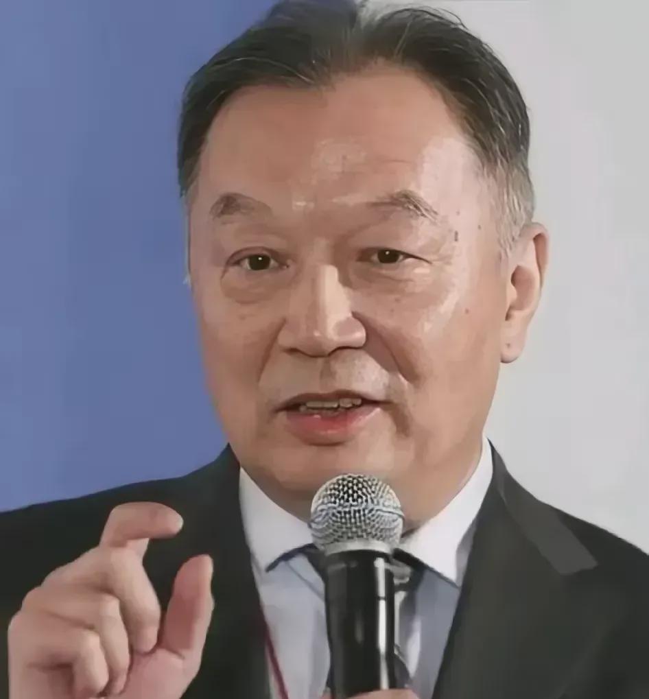 祖辈相传的习俗，皆为经验之谈，不可忽视：

1.第一:忌穿黑衣赴喜宴。

