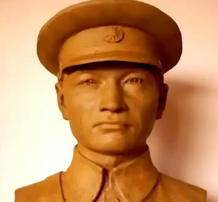 叶挺一时心软，考虑到南昌起义大功臣身份，没能立即枪决的副师长，二十年后竟然成了粟