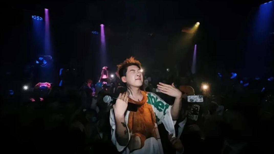 Capper南京巡演舞美惊艳，龙脊麦架成焦点