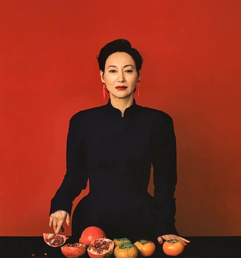 《水饺皇后》的导演哭了！
不是被马丽走心的演技感动了，
也不是被朱亚文的演技震撼