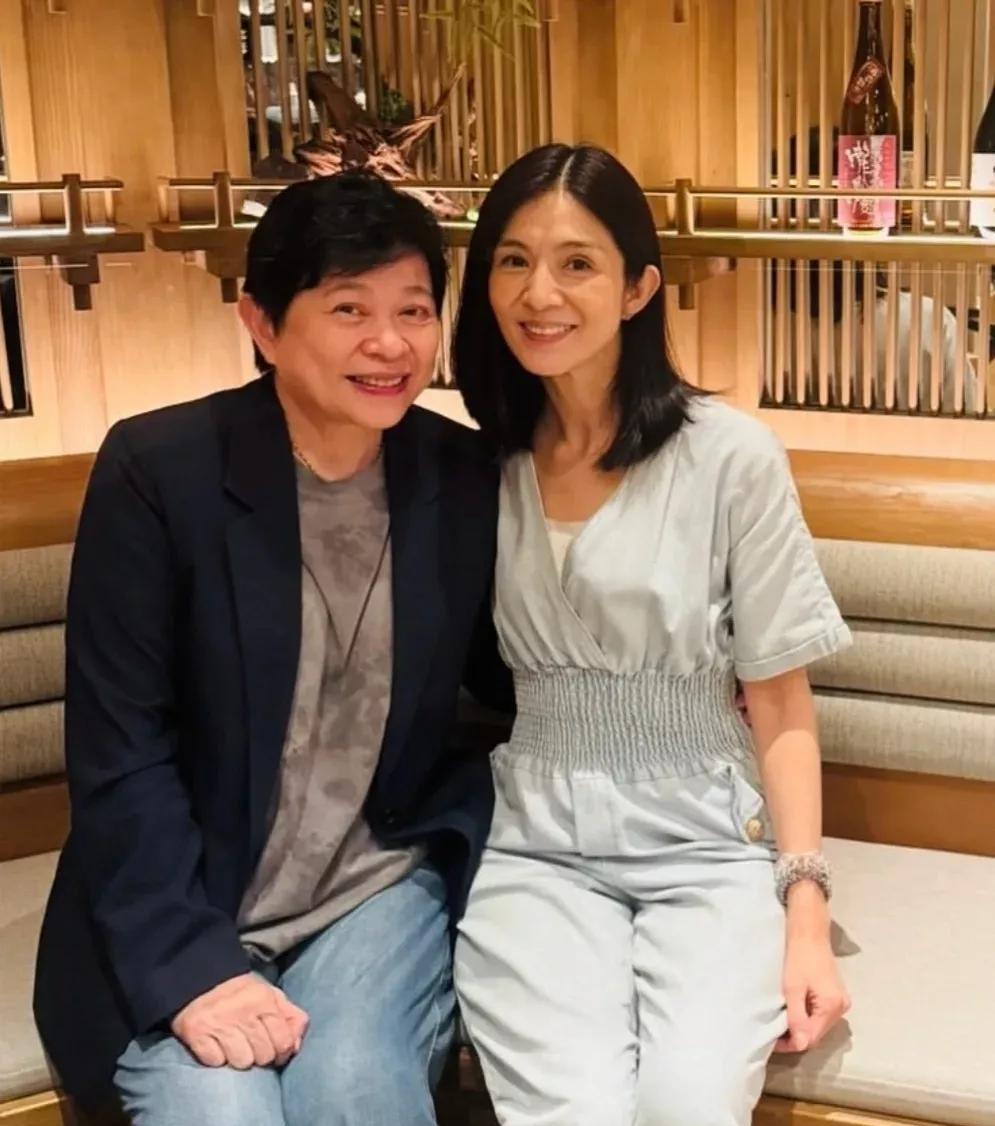 当年的清纯玉女啊！
杨采妮现在太瘦了，
真的显老[叹气]