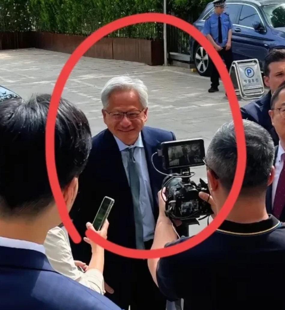 黄仁勋又来了，但最让人意外的，不是他这次是来谈合作的，而是他居然放弃了他过去一直