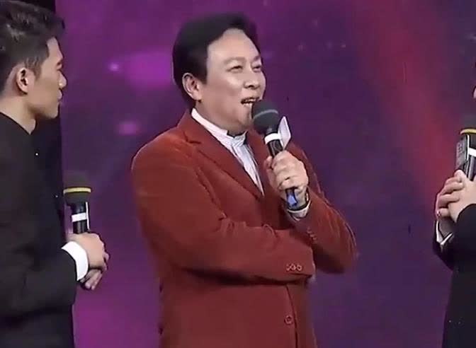 不敢退休，73岁还不安分的唐国强，拼命捞金真相曝光！意外让两个残疾儿子承受了恶意